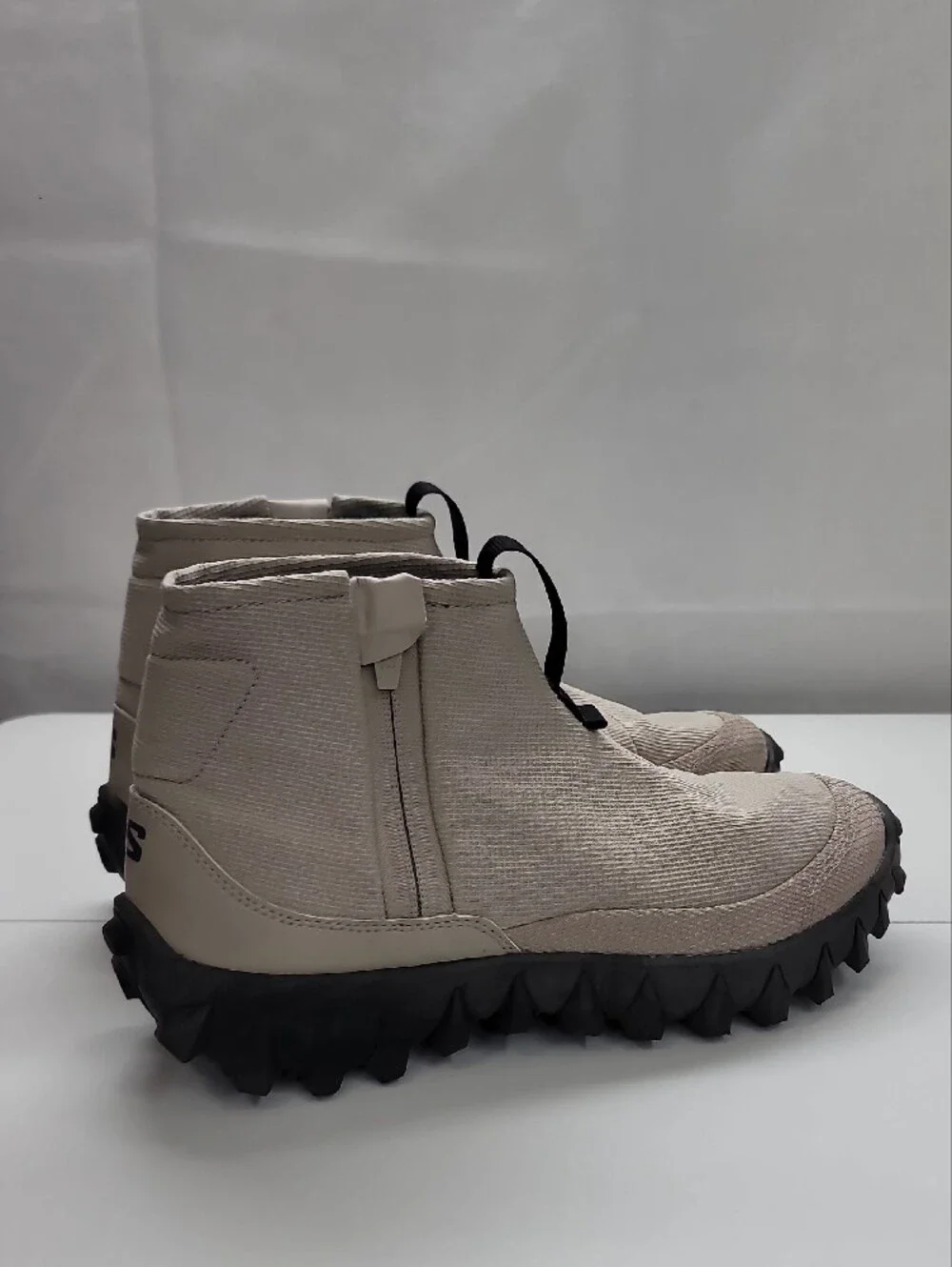 Salomon Snowclog Mid boots 8.5